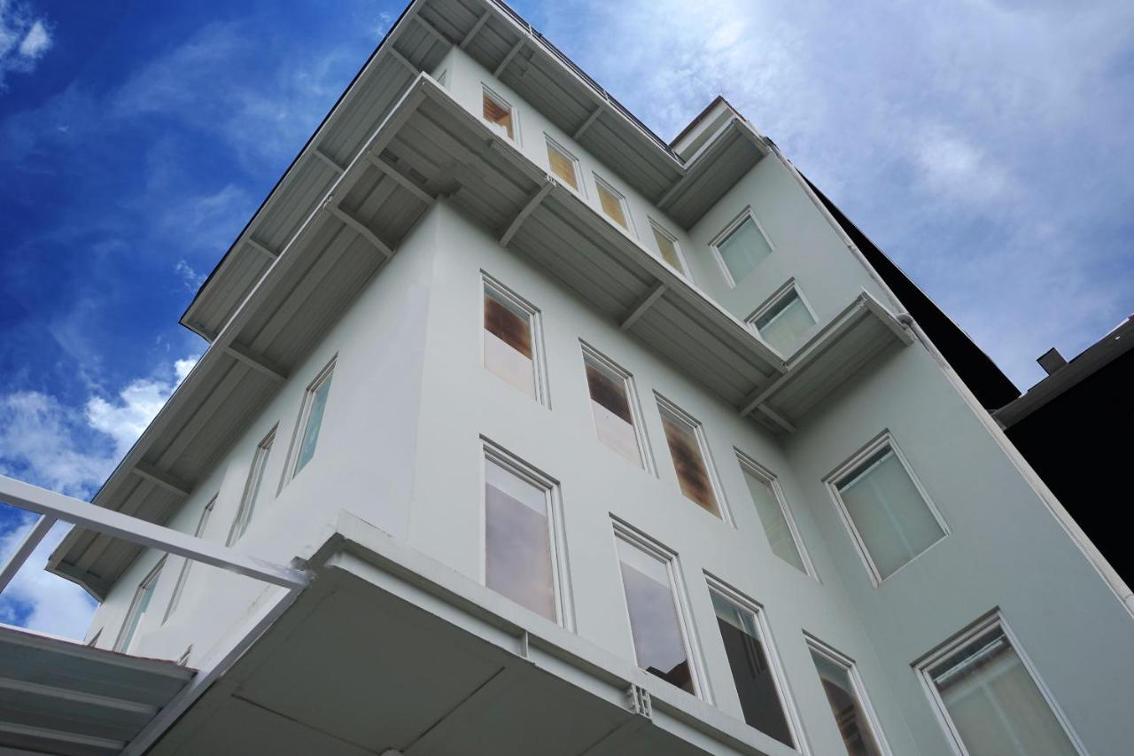Urooms Senayan Jakarta Exterior foto